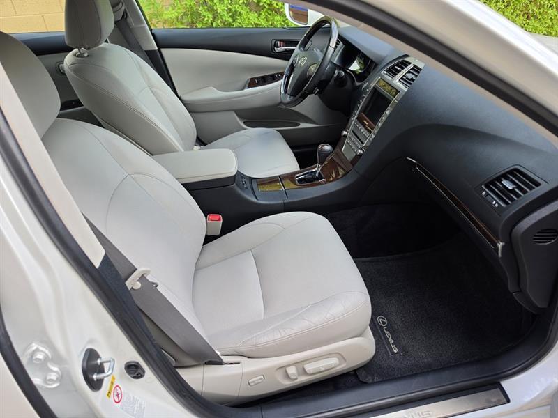 Lexus ES 350 Sedan 2011