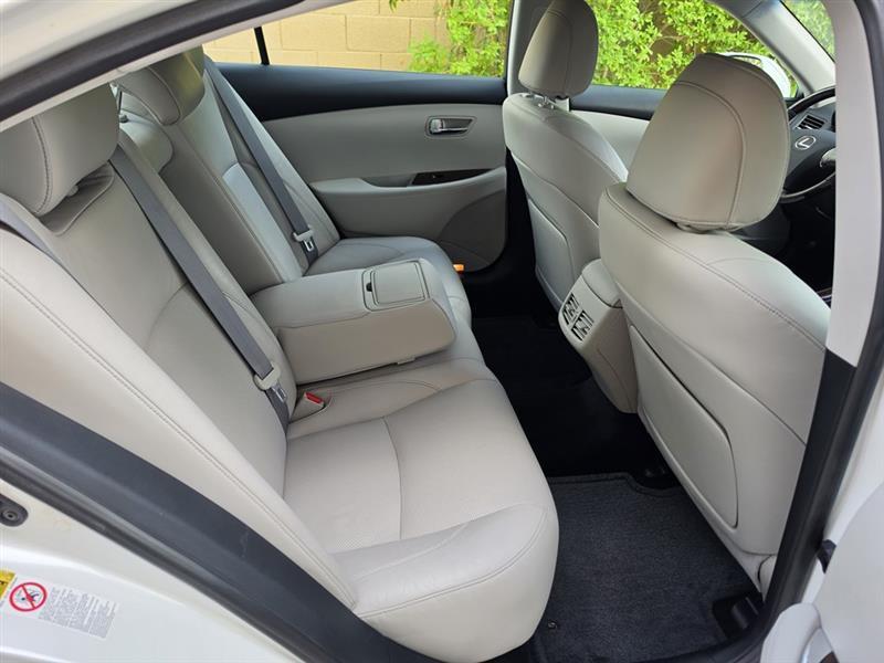 Lexus ES 350 Sedan 2011