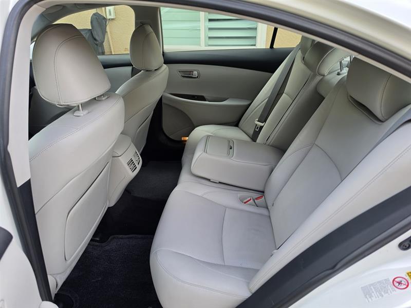 Lexus ES 350 Sedan 2011