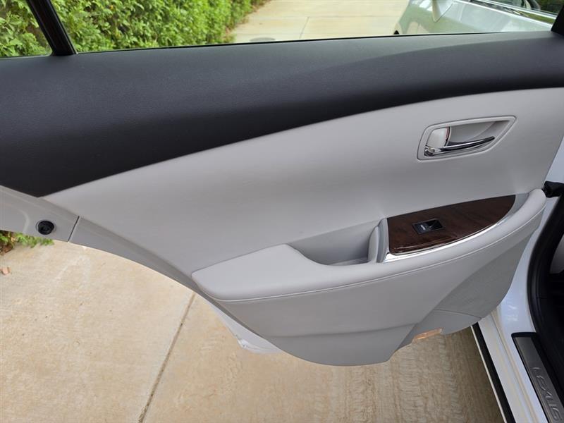 Lexus ES 350 Sedan 2011