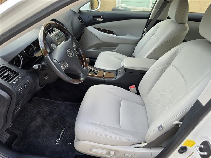 Lexus ES 350 Sedan 2011