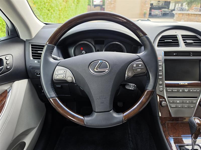 Lexus ES 350 Sedan 2011