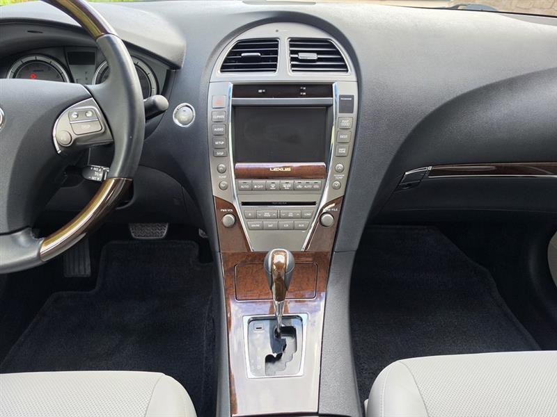 Lexus ES 350 Sedan 2011
