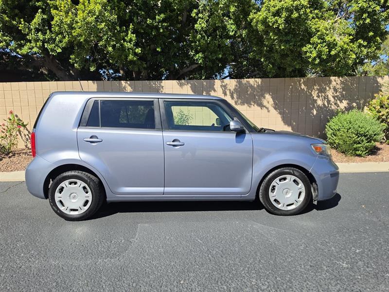 Scion xB 5-Door Wagon 5-Spd MT 2010