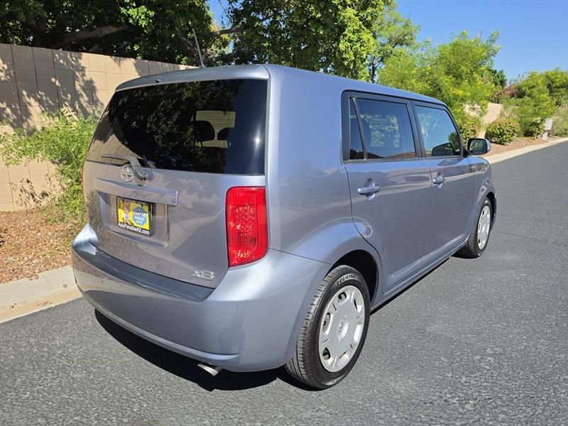 Scion xB 5-Door Wagon 5-Spd MT 2010