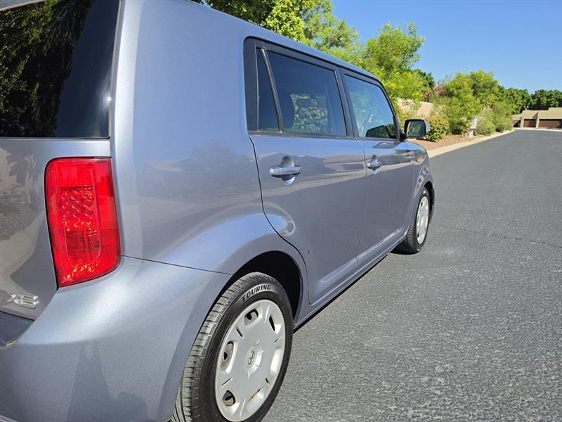 Scion xB 5-Door Wagon 5-Spd MT 2010