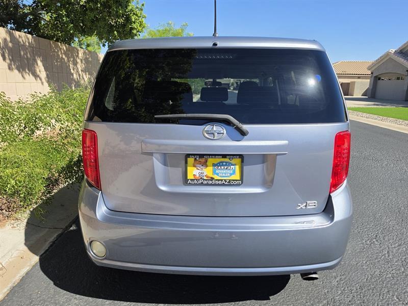 Scion xB 5-Door Wagon 5-Spd MT 2010