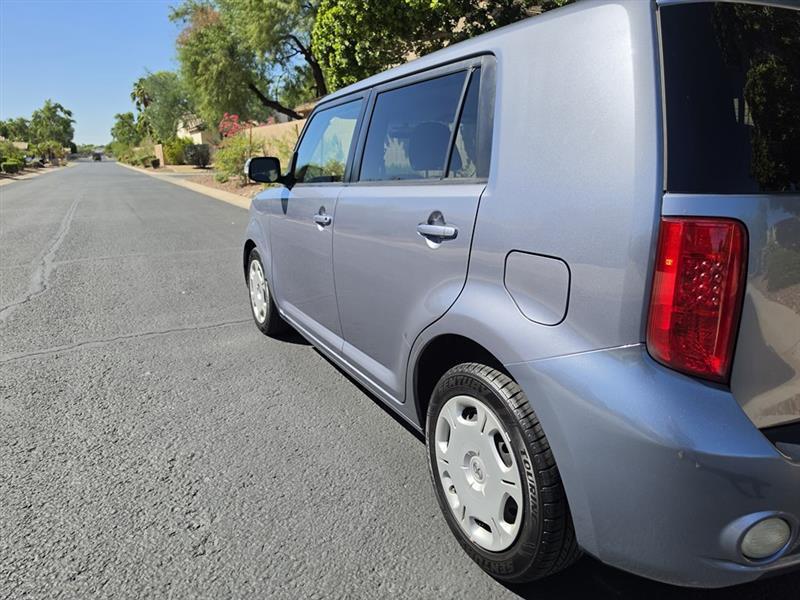 Scion xB 5-Door Wagon 5-Spd MT 2010