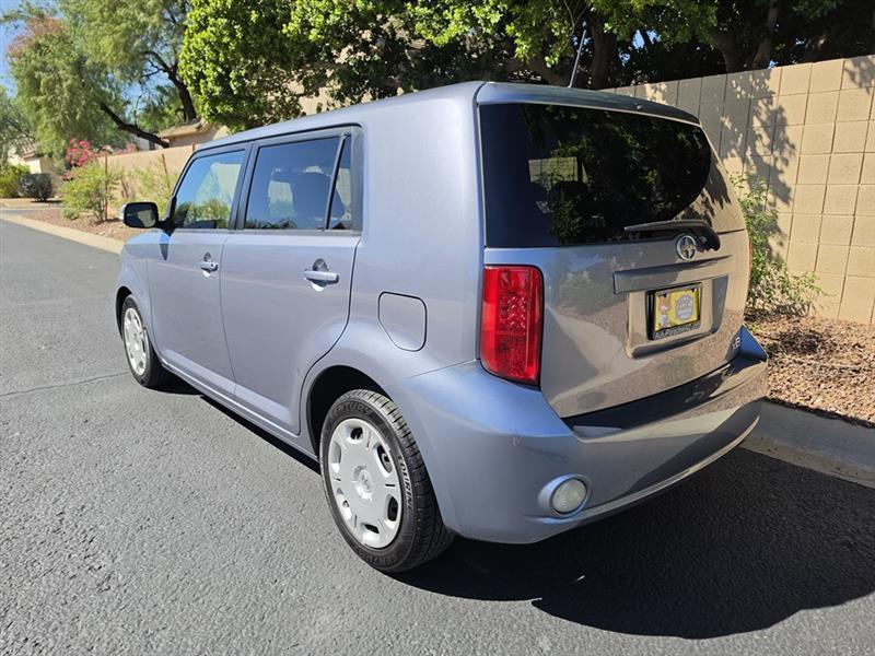 Scion xB 5-Door Wagon 5-Spd MT 2010