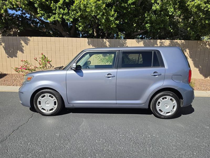 Scion xB 5-Door Wagon 5-Spd MT 2010