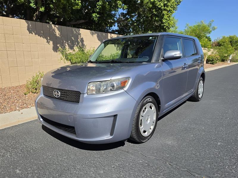 Scion xB 5-Door Wagon 5-Spd MT 2010
