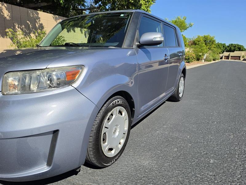Scion xB 5-Door Wagon 5-Spd MT 2010