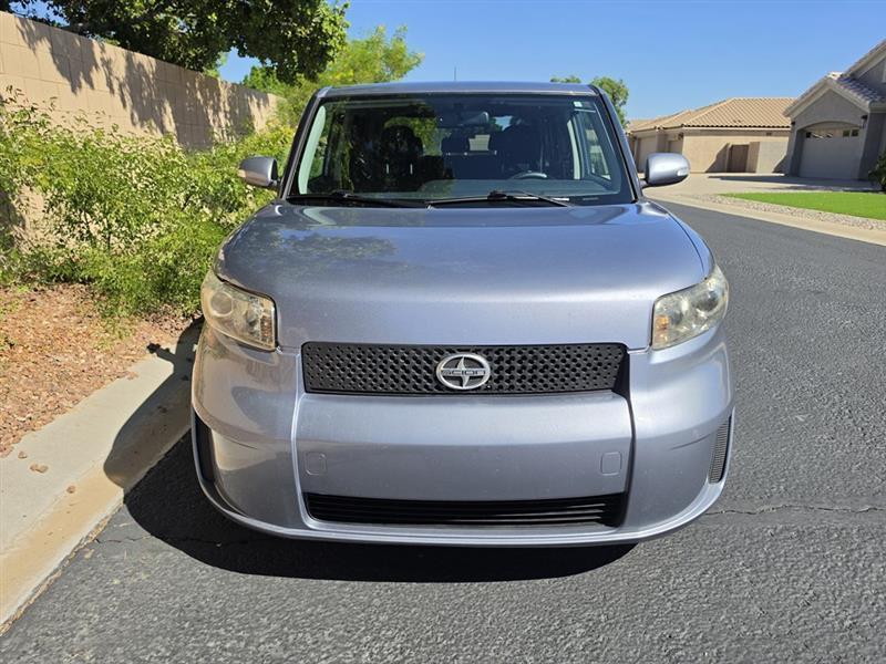 Scion xB 5-Door Wagon 5-Spd MT 2010