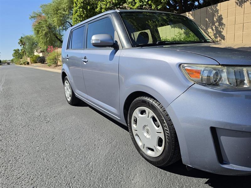 Scion xB 5-Door Wagon 5-Spd MT 2010