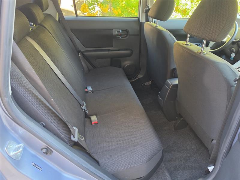 Scion xB 5-Door Wagon 5-Spd MT 2010
