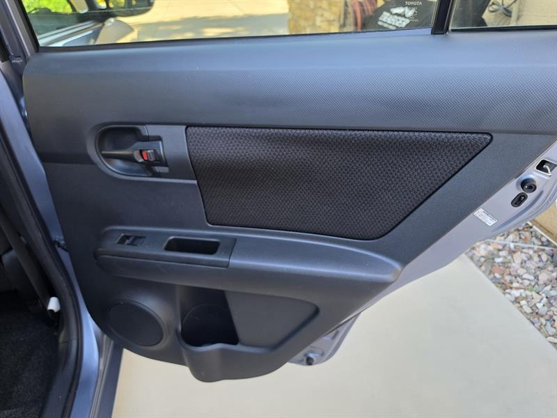 Scion xB 5-Door Wagon 5-Spd MT 2010