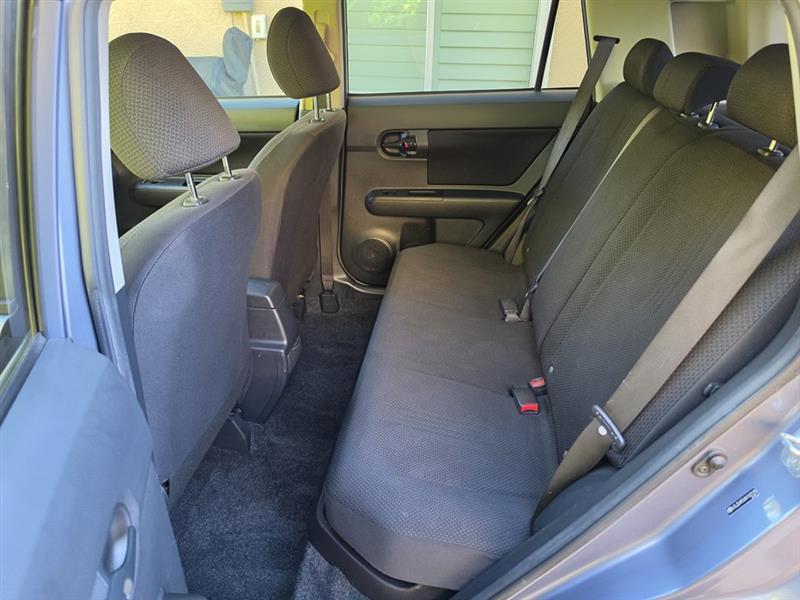 Scion xB 5-Door Wagon 5-Spd MT 2010