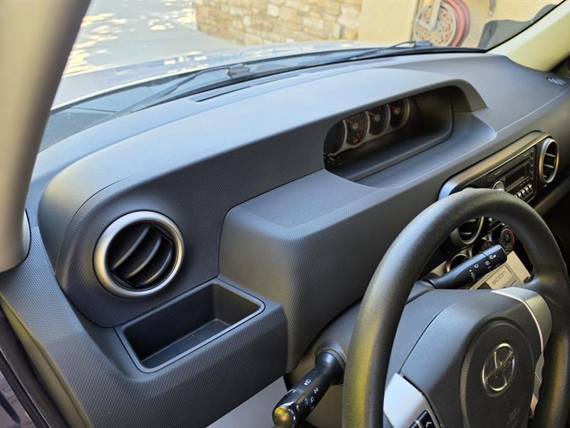 Scion xB 5-Door Wagon 5-Spd MT 2010
