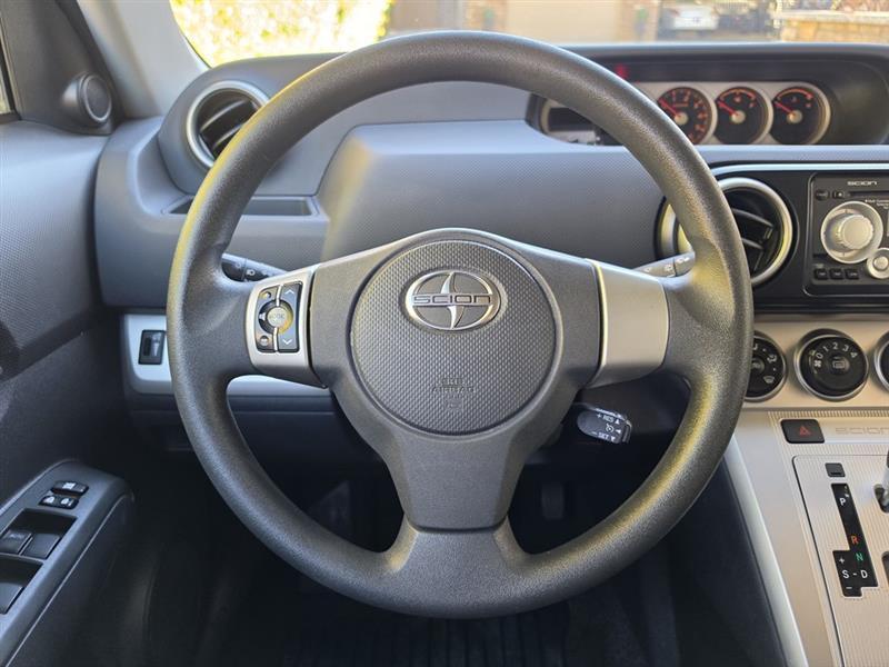 Scion xB 5-Door Wagon 5-Spd MT 2010