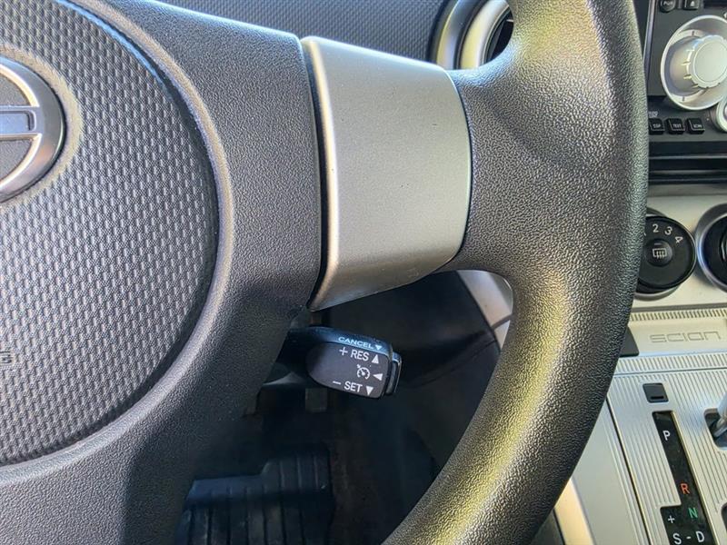 Scion xB 5-Door Wagon 5-Spd MT 2010