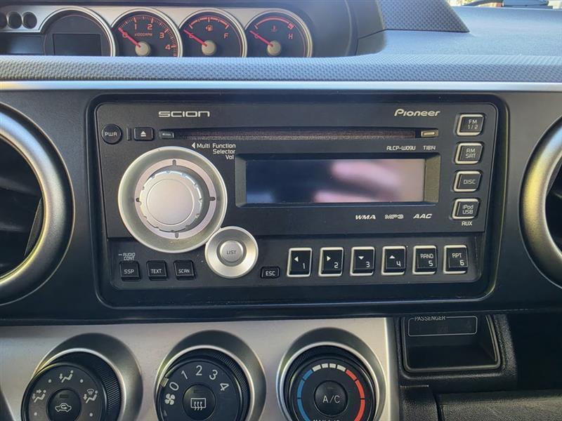 Scion xB 5-Door Wagon 5-Spd MT 2010