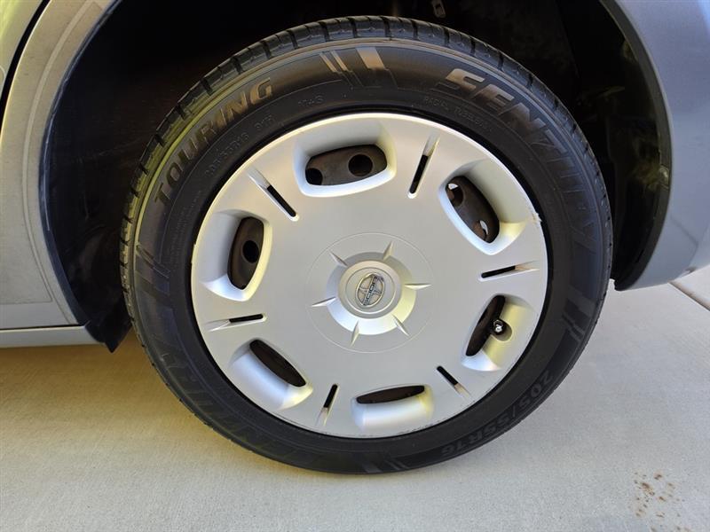 Scion xB 5-Door Wagon 5-Spd MT 2010