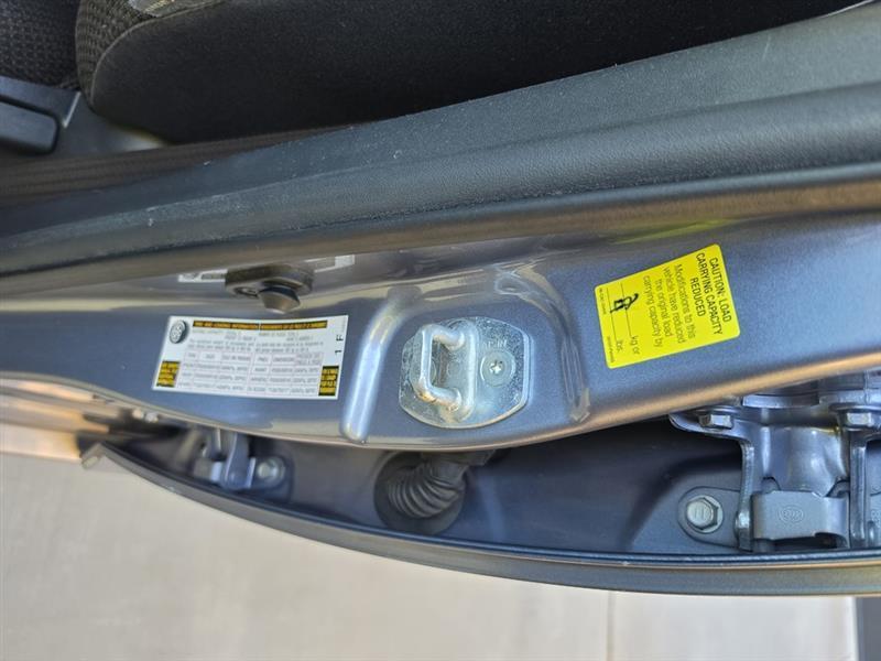 Scion xB 5-Door Wagon 5-Spd MT 2010