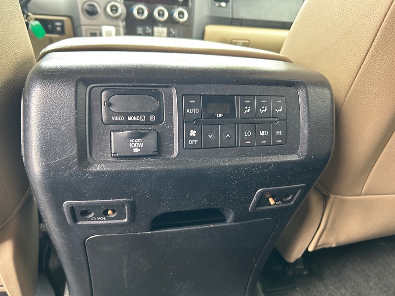 Toyota Sequoia Limited 4WD 2012