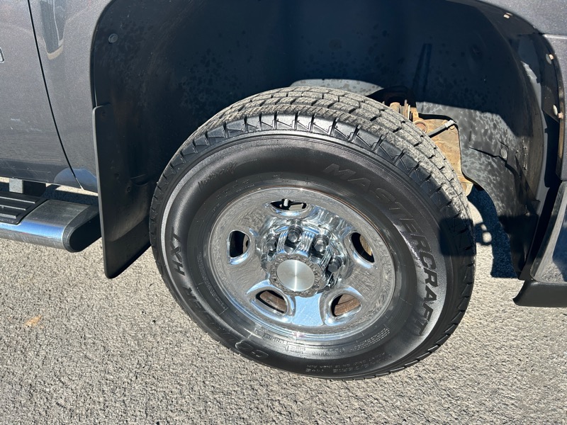 GMC Sierra 2500HD SLE Crew Cab Long Box 4WD 2010 GMC Sierra 2500HD SLE Crew Cab Long Box 4WD 2010