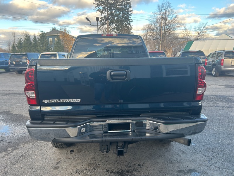 2006 Chevrolet Silverado 2500HD Work Truck photo 2