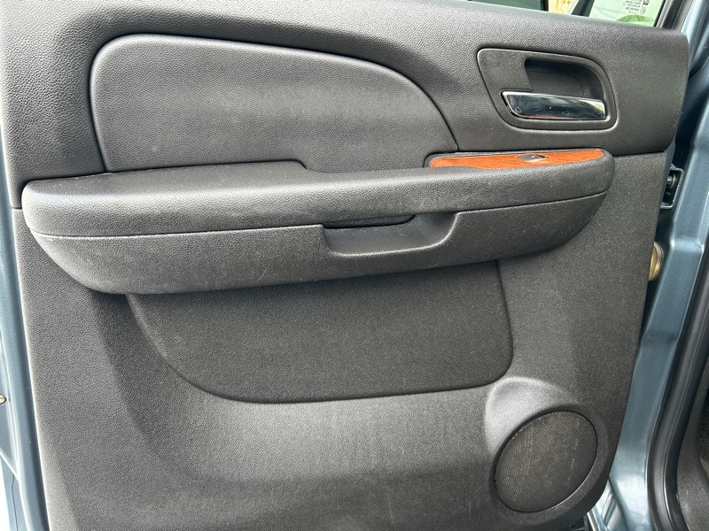 GMC Yukon XL SLT-2 1/2 Ton 4WD 2008