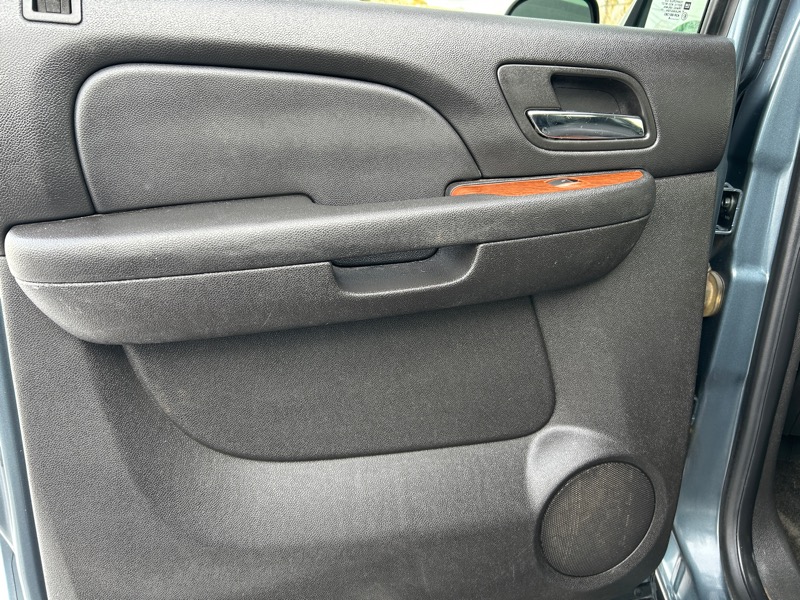 GMC Yukon XL SLT-2 1/2 Ton 4WD 2008