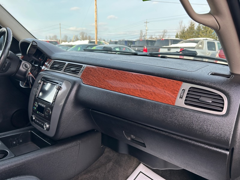 GMC Yukon XL SLT-2 1/2 Ton 4WD 2008