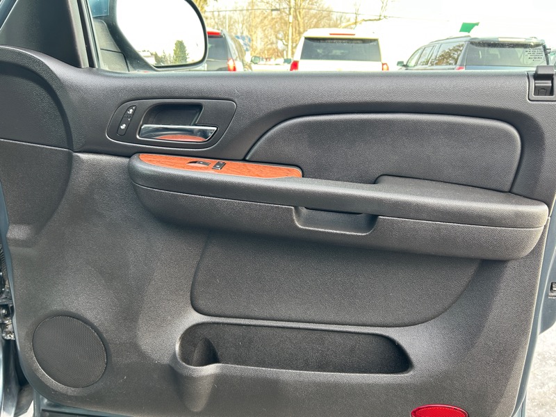 GMC Yukon XL SLT-2 1/2 Ton 4WD 2008