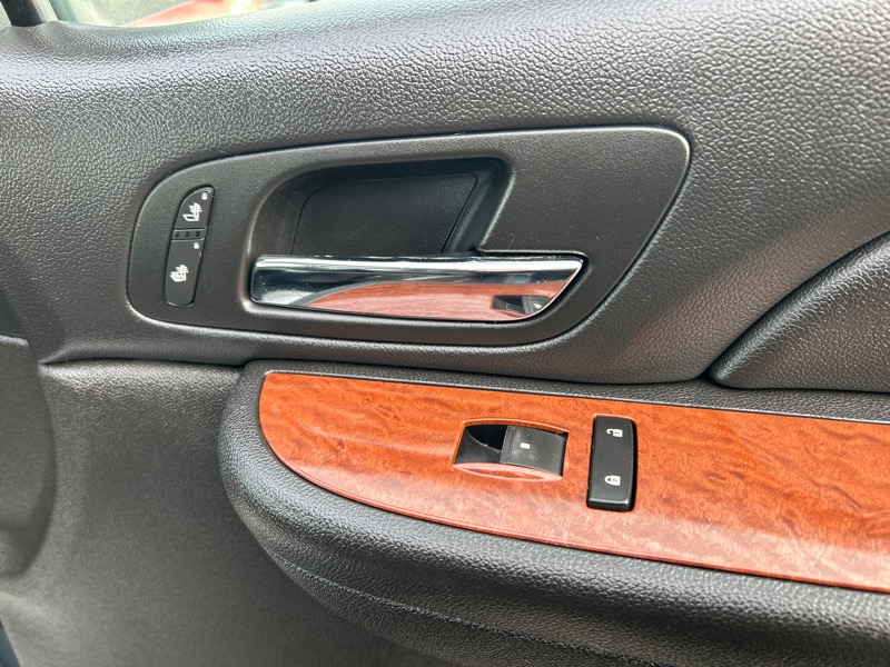 GMC Yukon XL SLT-2 1/2 Ton 4WD 2008