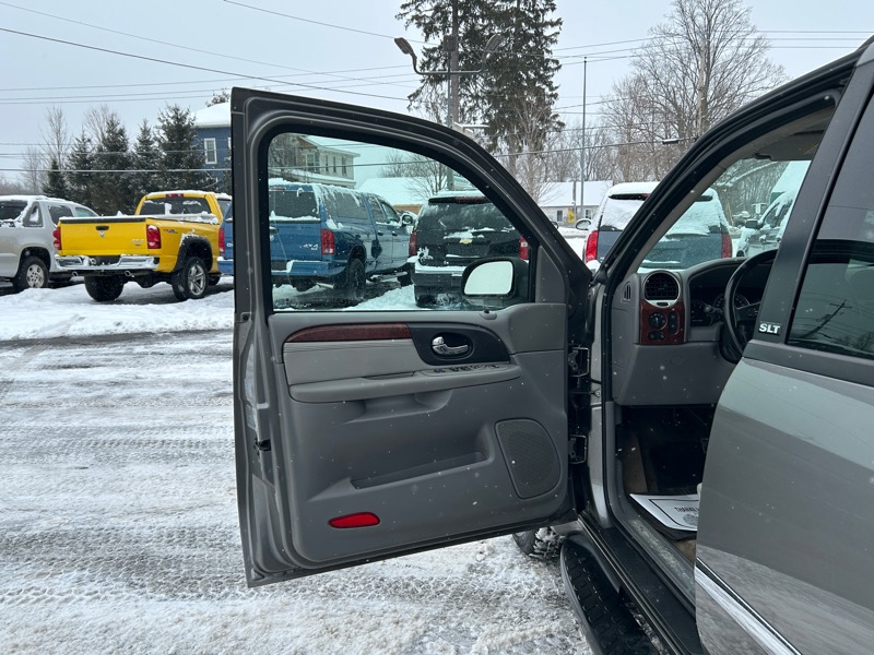 GMC Envoy SLE-1 4WD 2008