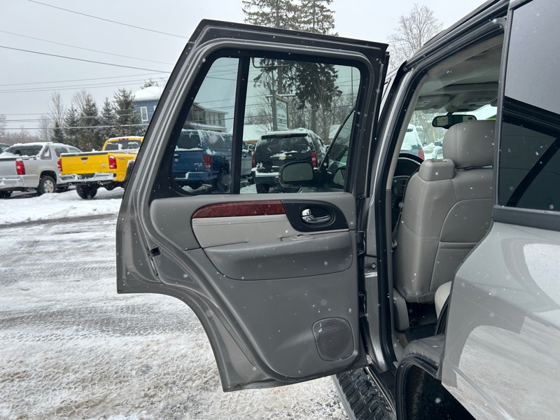GMC Envoy SLE-1 4WD 2008