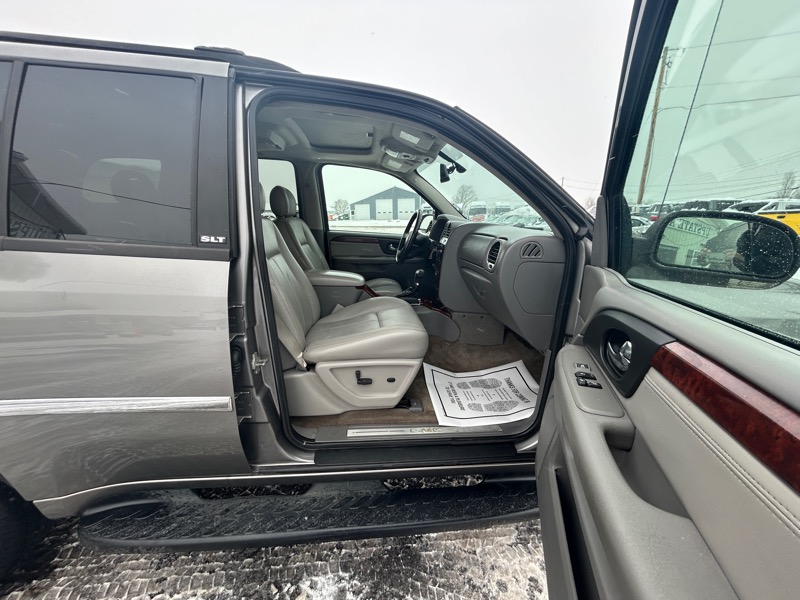 GMC Envoy SLE-1 4WD 2008