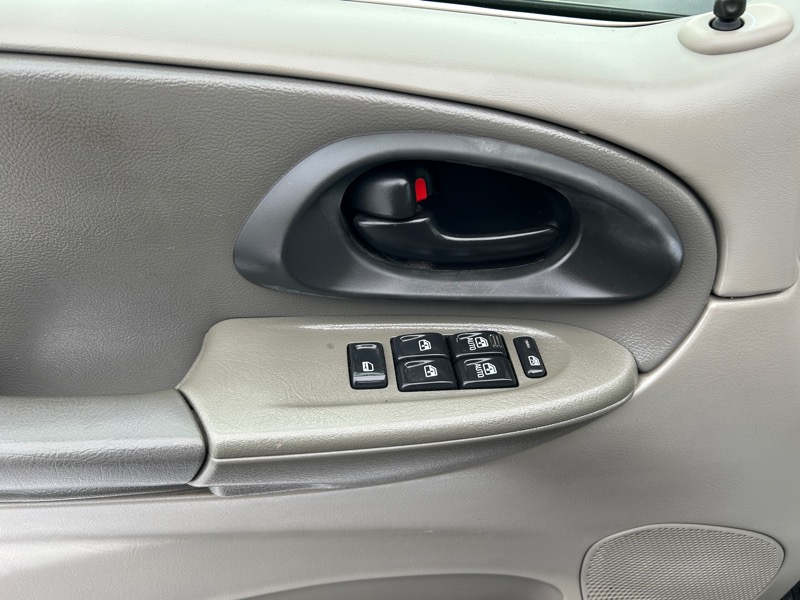 Chevrolet TrailBlazer LS 4WD 2004