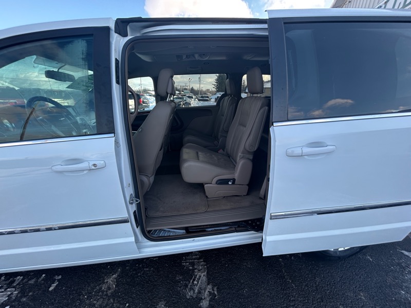 Chrysler Town & Country Touring 2016