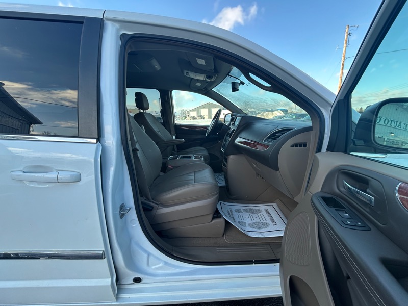 Chrysler Town & Country Touring 2016