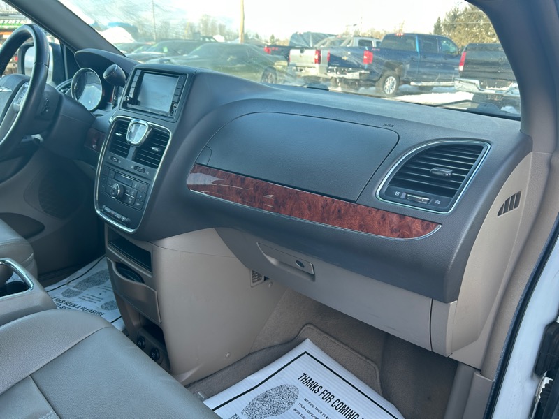 Chrysler Town & Country Touring 2016