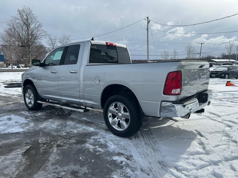 RAM 1500 SLT Quad Cab 4WD 2016