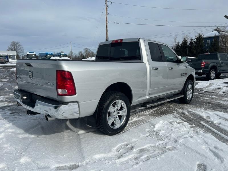 RAM 1500 SLT Quad Cab 4WD 2016