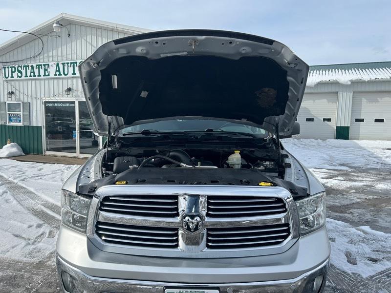 RAM 1500 SLT Quad Cab 4WD 2016