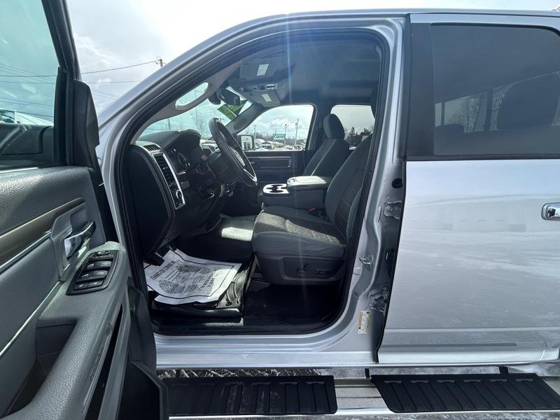 RAM 1500 SLT Quad Cab 4WD 2016