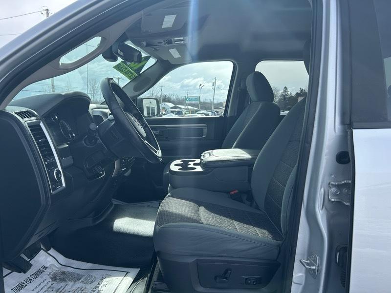 RAM 1500 SLT Quad Cab 4WD 2016