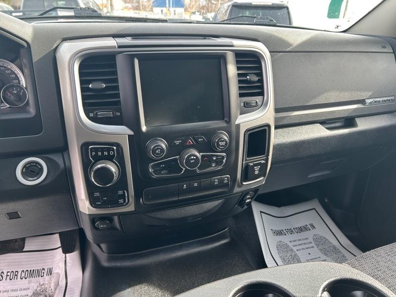 RAM 1500 SLT Quad Cab 4WD 2016