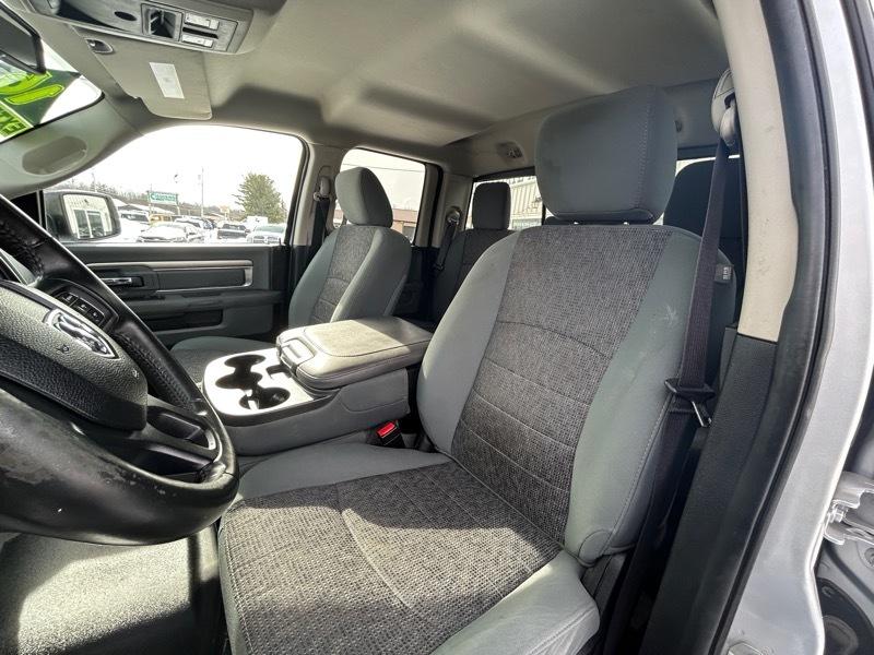 RAM 1500 SLT Quad Cab 4WD 2016