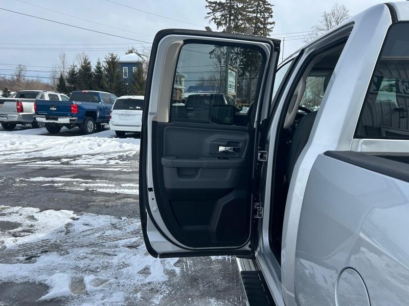 RAM 1500 SLT Quad Cab 4WD 2016